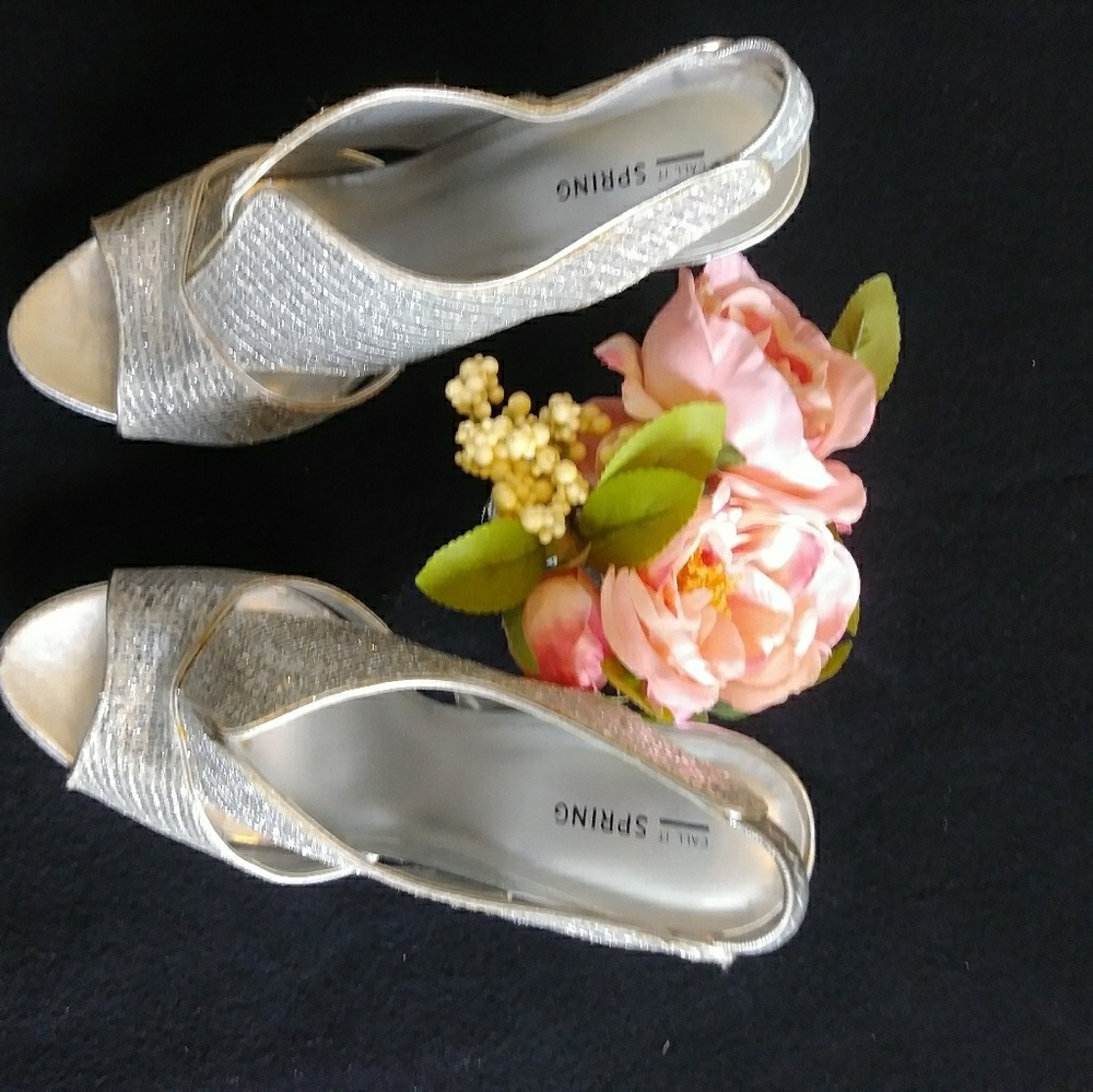 Shoe's - Picture 3 of 4